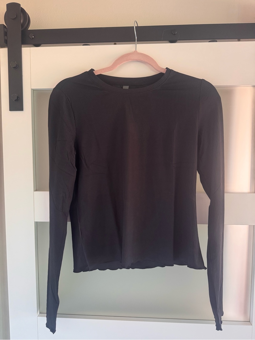 Black Ribbed Long-Sleeve Medium Women's Workout Top